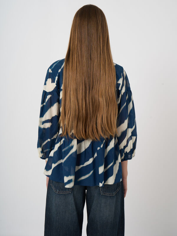 Tiered blouse with animal print image number 3