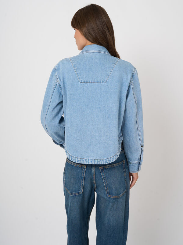 Women&rsquo;s denim cotton shirt jacket | repeat image number 3