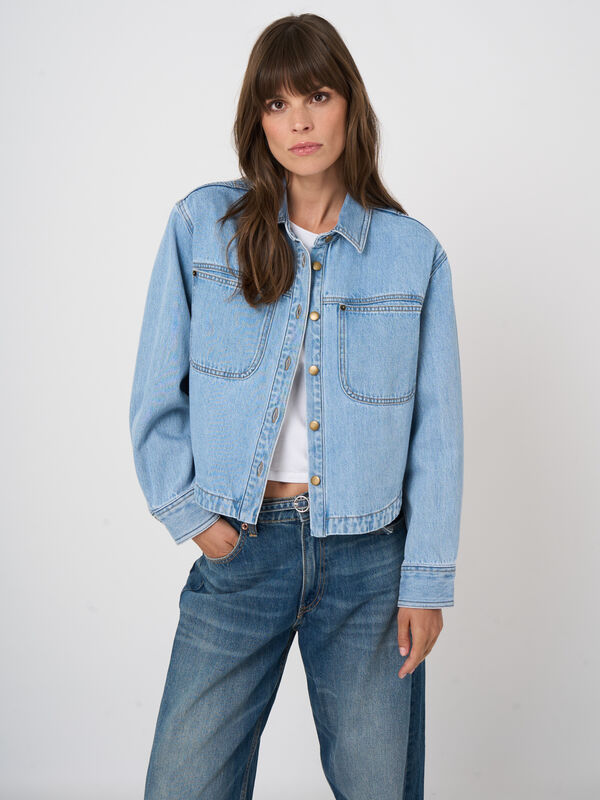 Women&rsquo;s denim cotton shirt jacket | repeat image number 4
