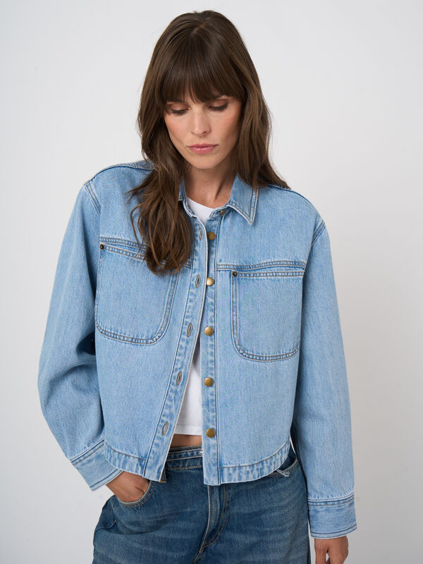 Women&rsquo;s denim cotton shirt jacket | repeat image number 5