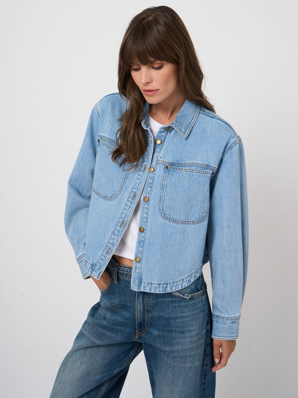 Women&rsquo;s denim cotton shirt jacket | repeat image number 6