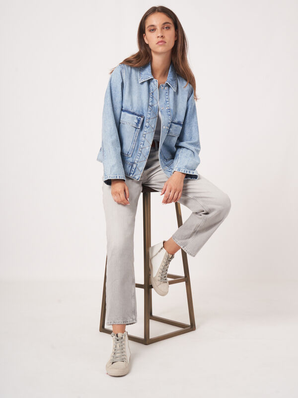 Jeansjacke mit &uuml;bergro&szlig;en Taschen image number 1