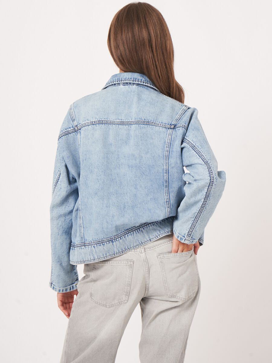 Denim jasje met oversized zakken image number 3