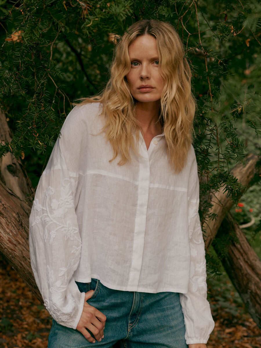 Women's linen blouse with embroidered sleeves | repeat image number 0