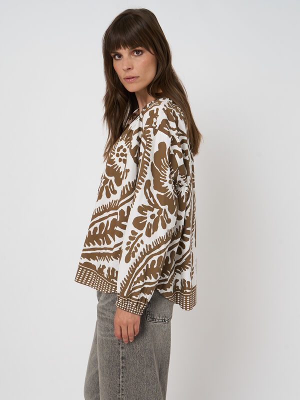 Women&rsquo;s cotton oversized pattern blouse | repeat image number 3