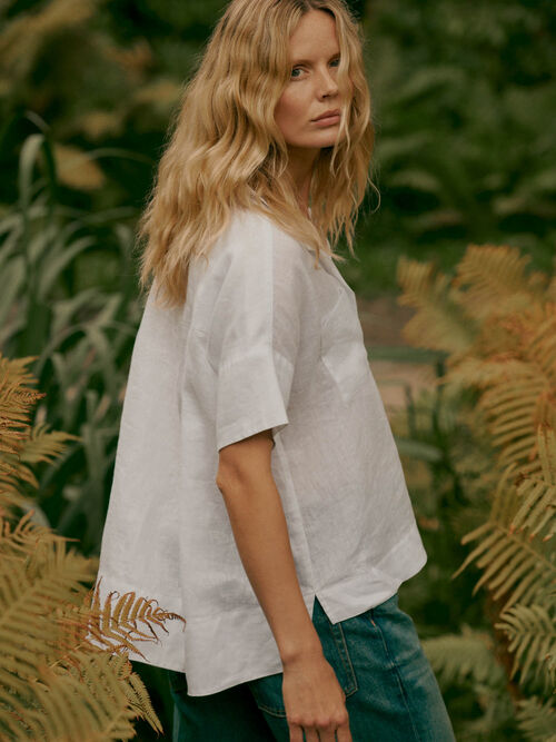 Blouse femme en lin brod&eacute;e, manches chauve-souris