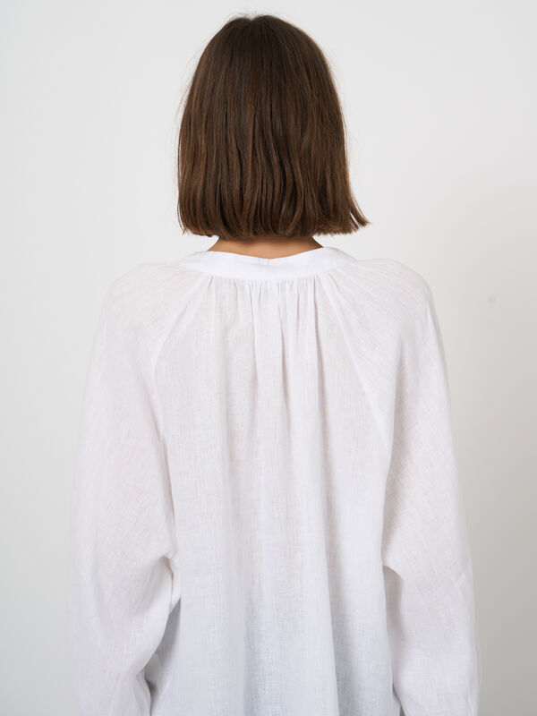 Women&rsquo;s linen blouse with mandarin collar | repeat image number 3