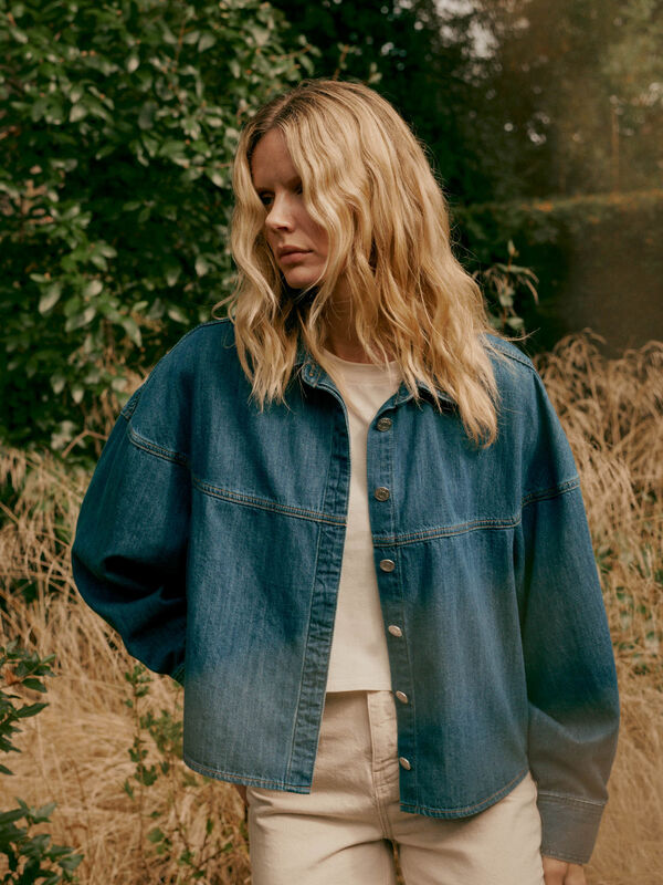 Dames jeansblouse met pofmouwen image number 0