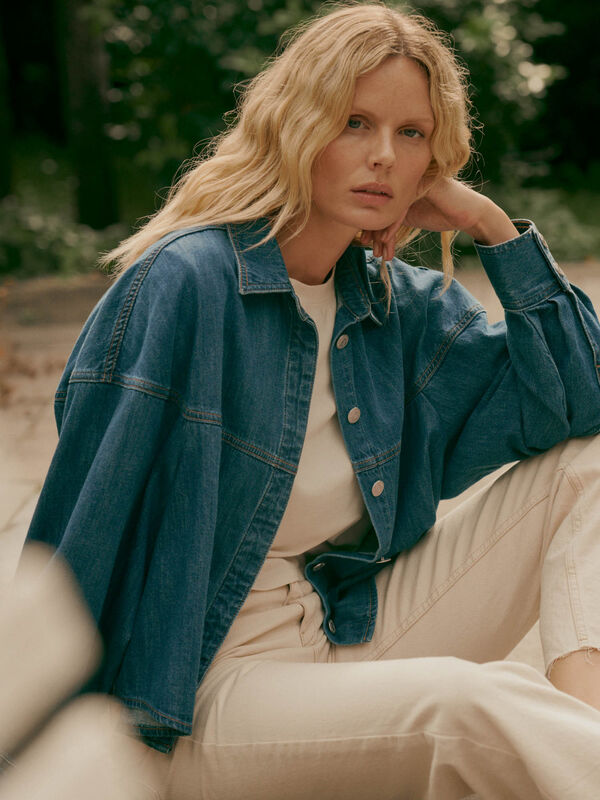 Dames jeansblouse met pofmouwen image number 2