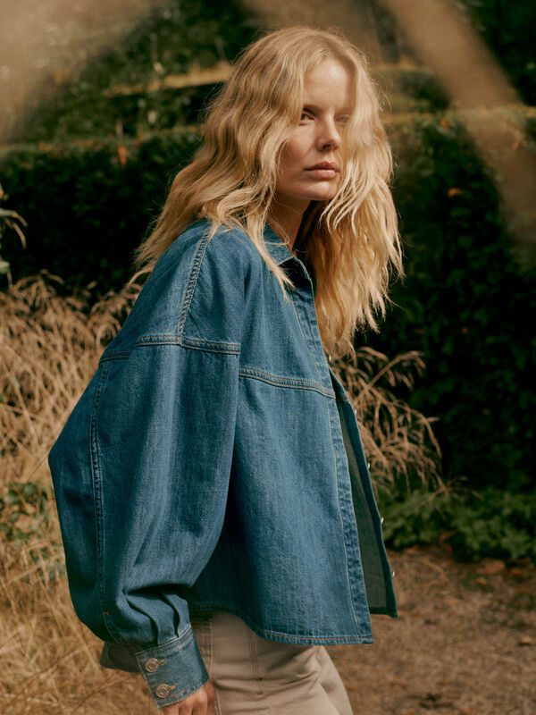 Dames jeansblouse met pofmouwen image number 4