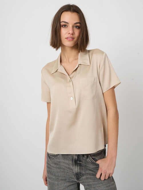 Blouse en soie stretch &agrave; manches courtes