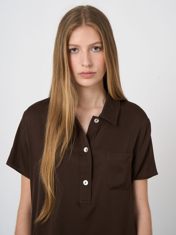 Stretchzijden blouse met korte mouwen en borstzak image number 1