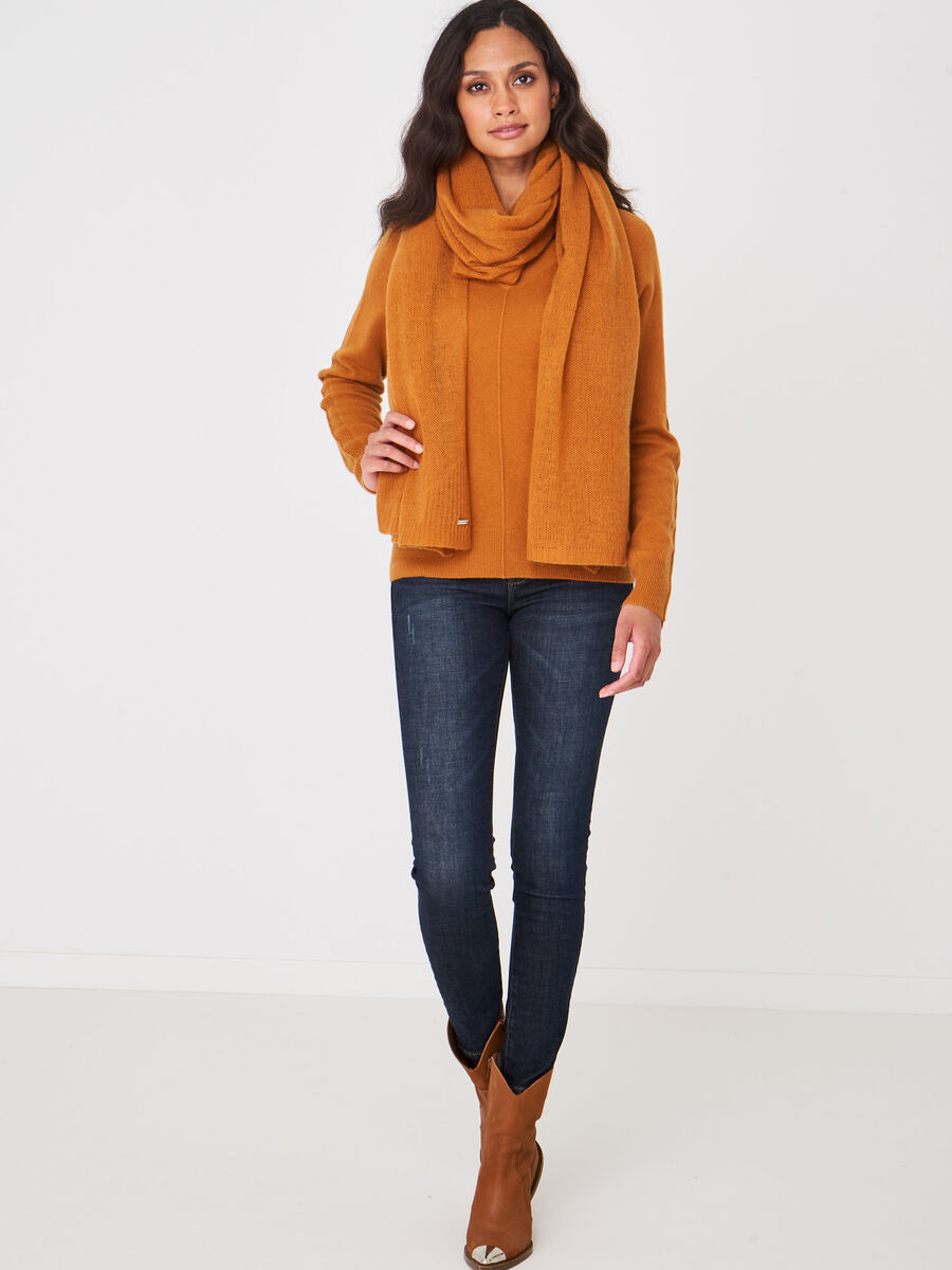 Oversized cashmere scarf image number 3