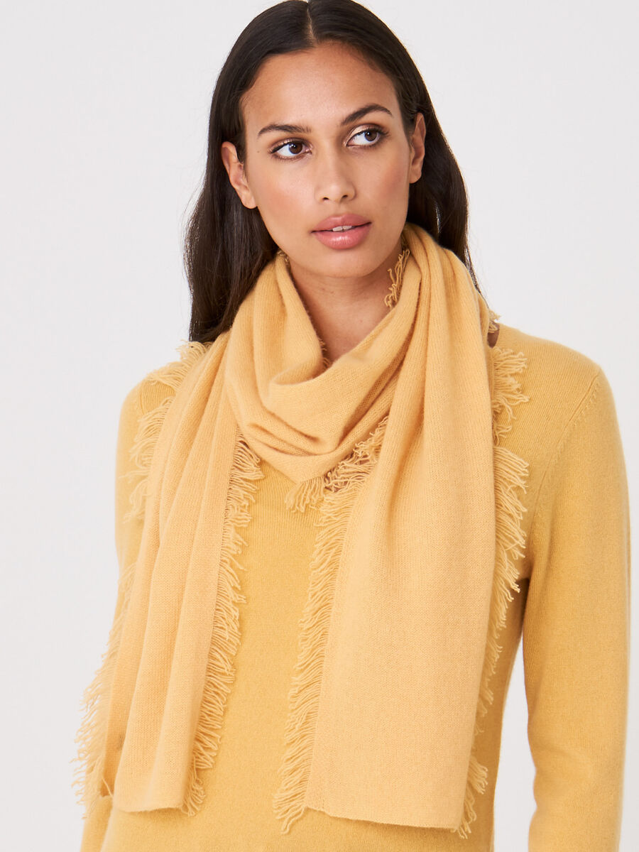 Cashmere scarf with fringes image number 0