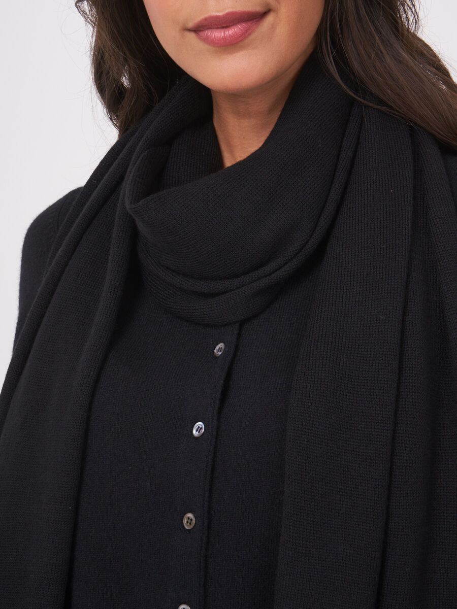 Gro&szlig;er Strickschal aus Merinowolle image number 2