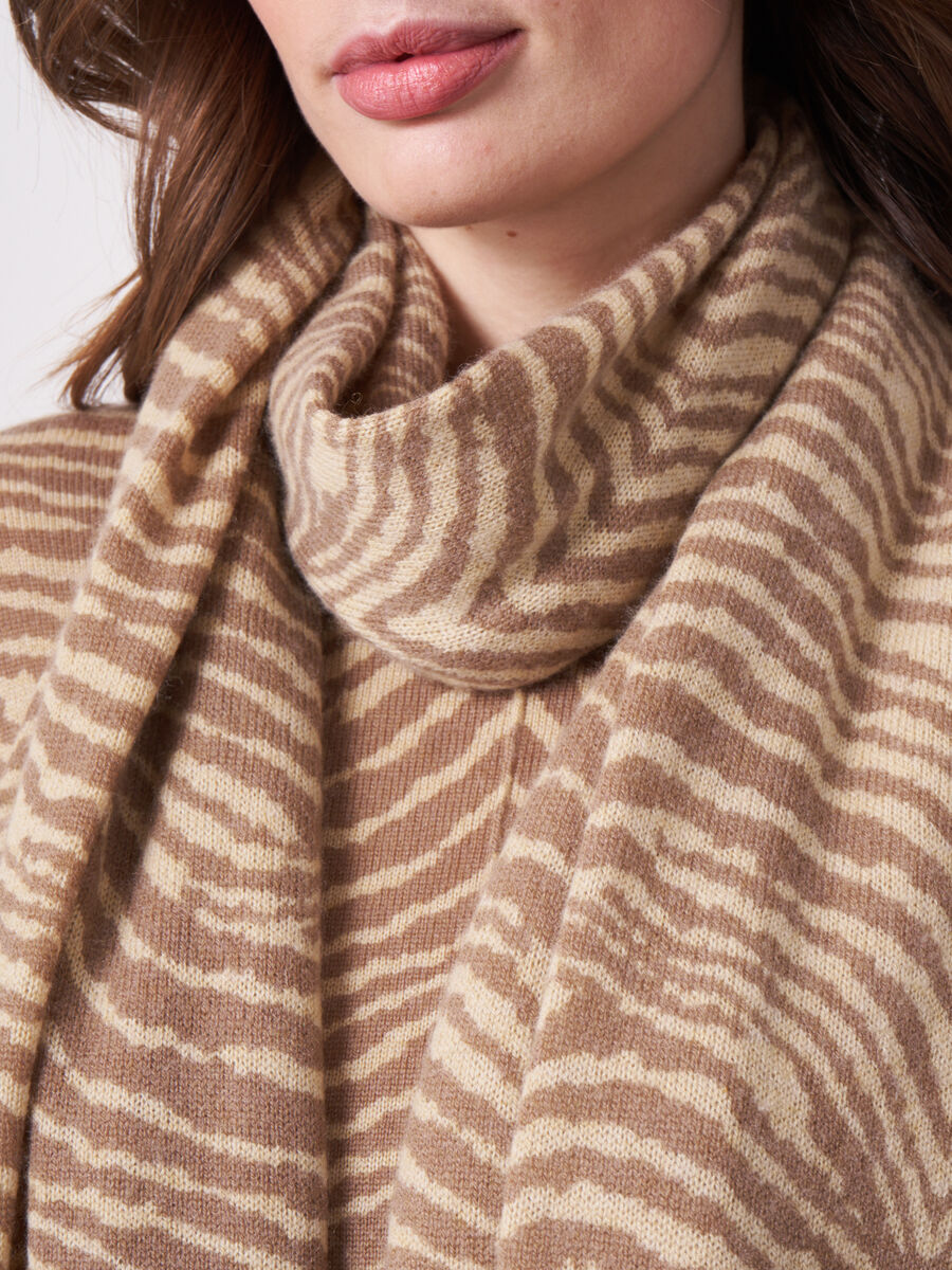 Sjaal met zebraprint van cashmere melange image number 2