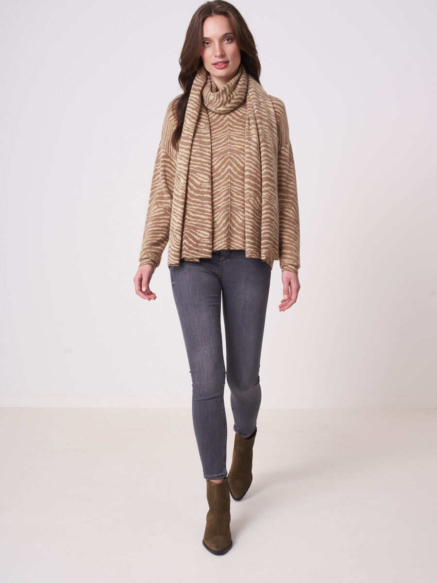 Sjaal met zebraprint van cashmere melange image number 3