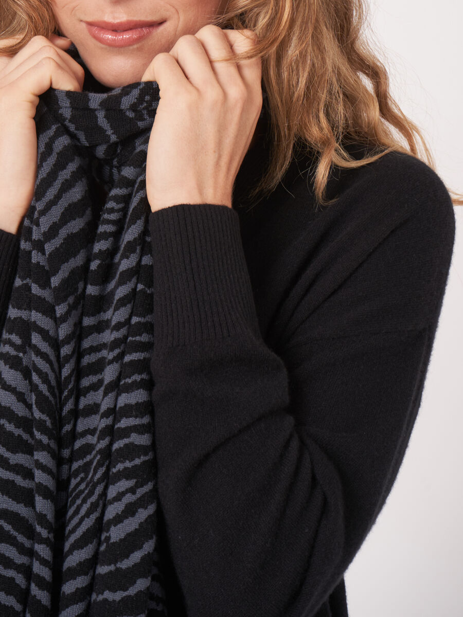 Cashmere blend scarf with zebra print image number 3