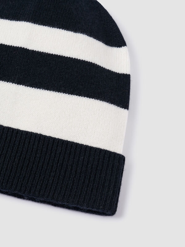 Strickm&uuml;tze aus Kaschmir-Mischung mit Streifen und Bommel image number 2