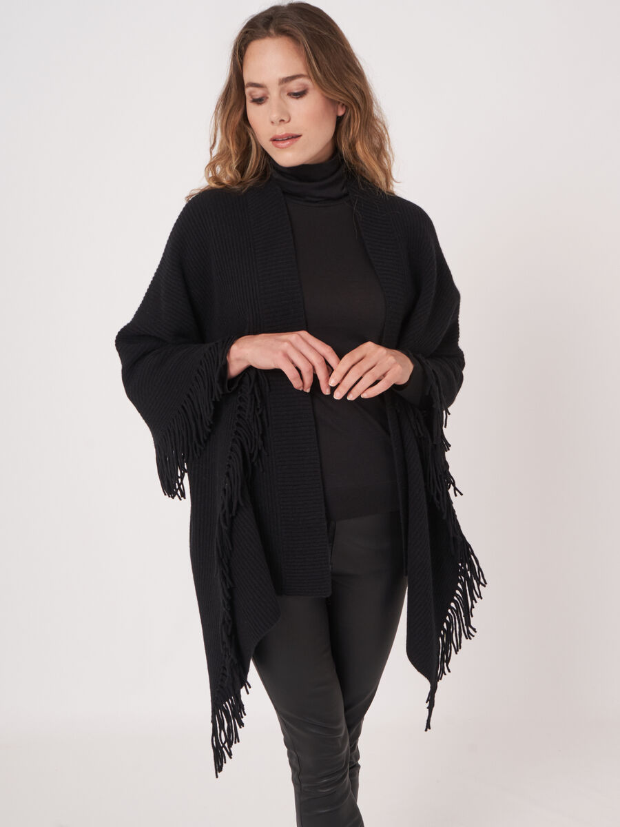 Chunky rib knit cape with fringes image number 0