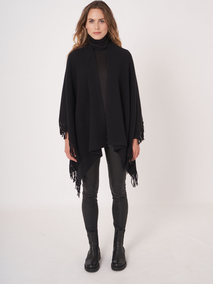 Grob gestrickter Cape mit Fransen image number 4