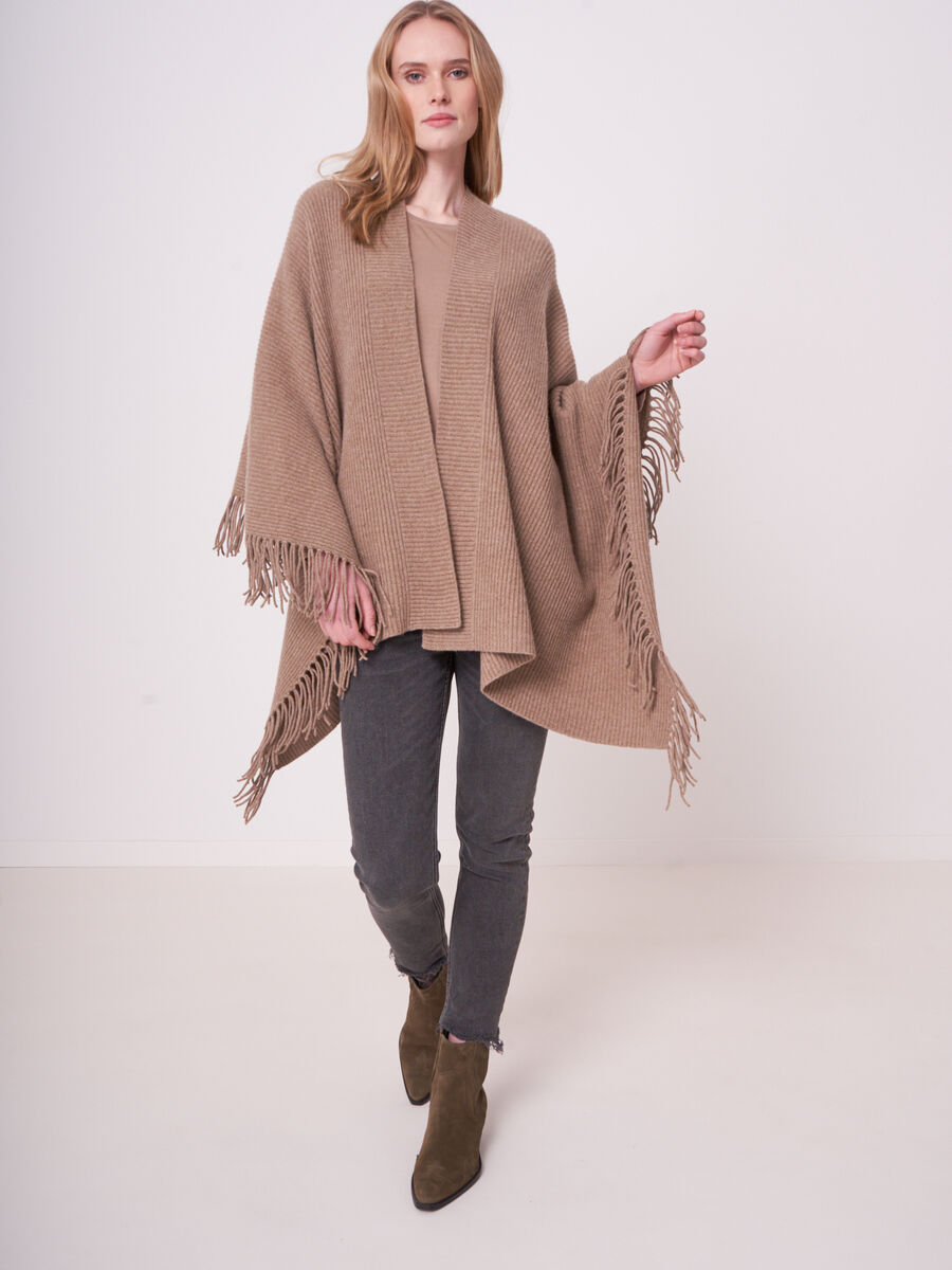 Grof gebreide cape met rib en franjes image number 3