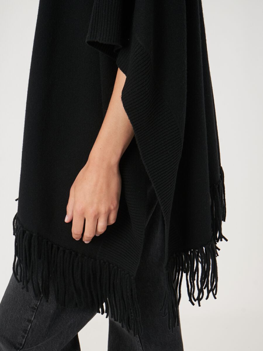 Poncho met franje en ritskraag image number 2
