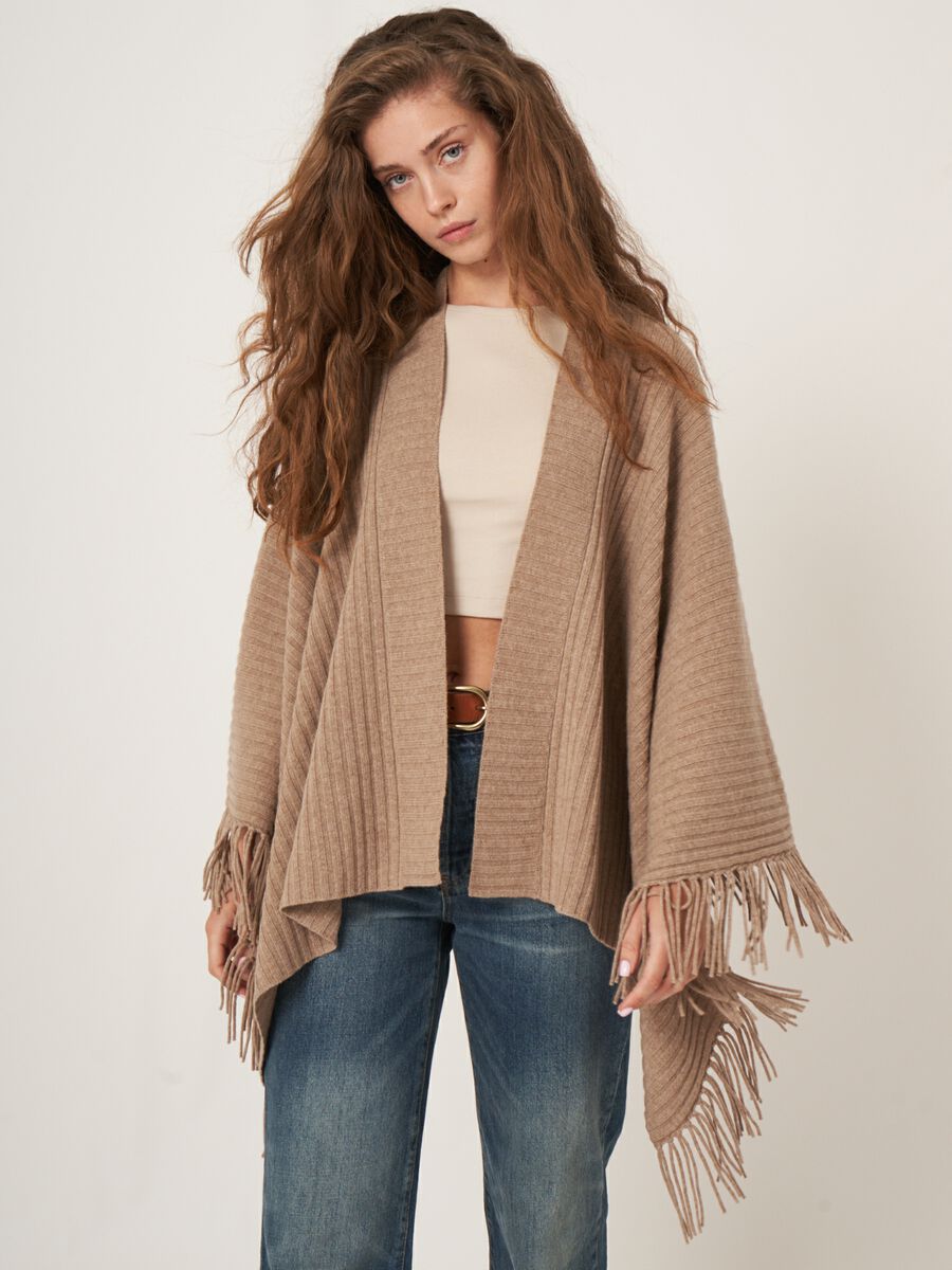 Rib knit cape with fringes image number 0
