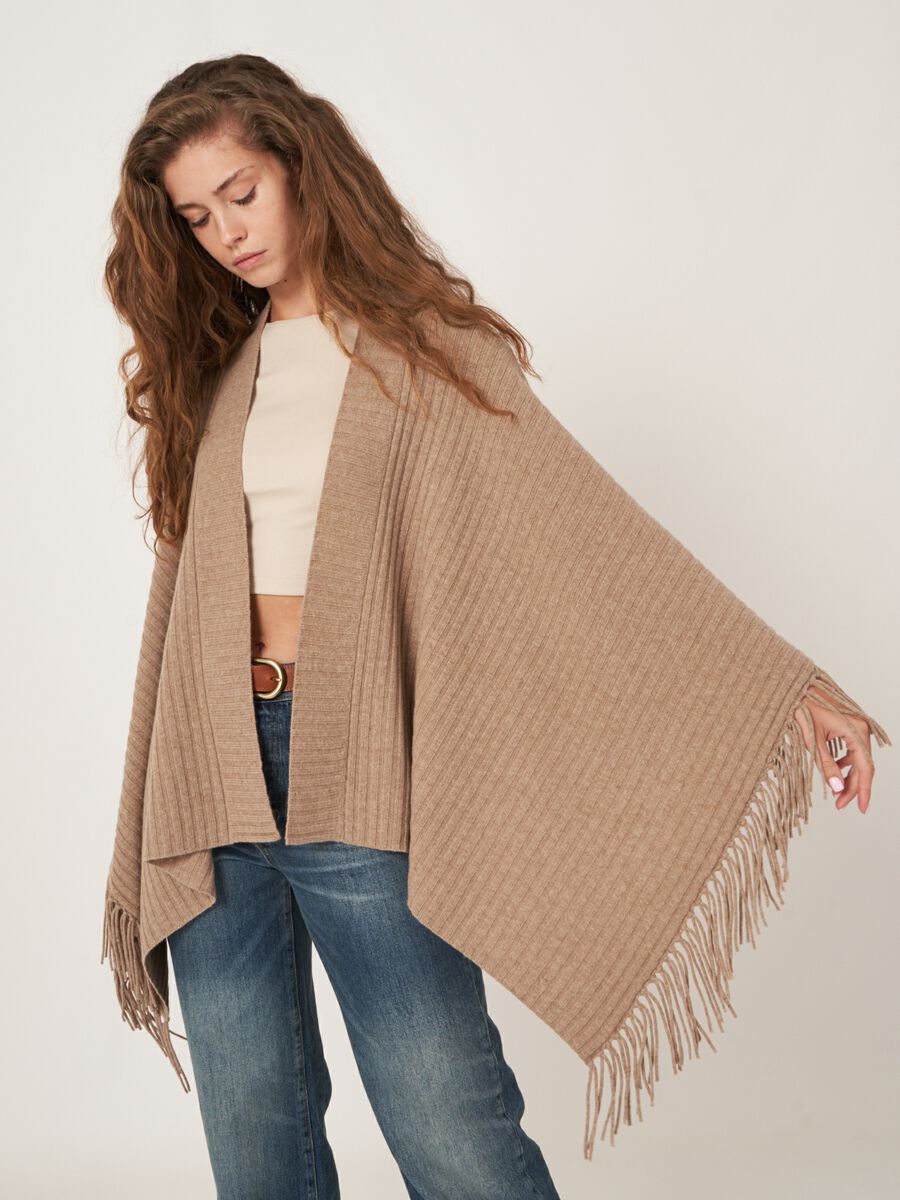 Rib knit cape with fringes image number 2