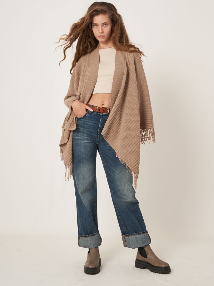 Rib knit cape with fringes image number 5