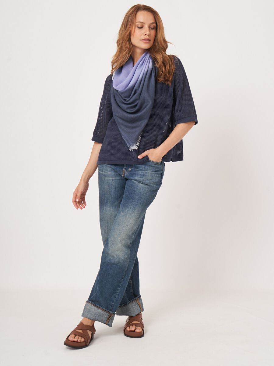 Foulard carr&eacute; en cachemire-soie d&eacute;grad&eacute; dip-dye image number 4