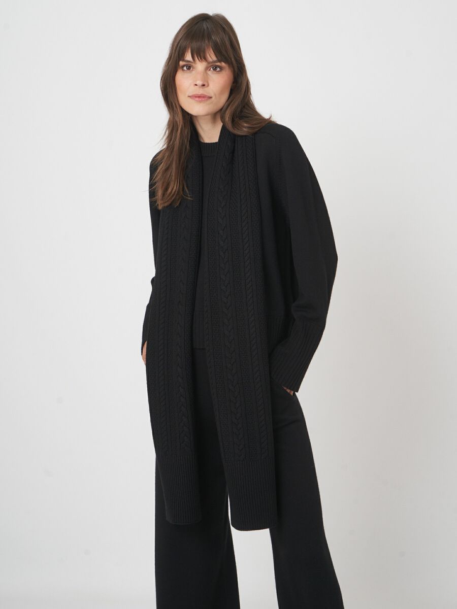 Cable knit scarf in soft merino wool image number 2