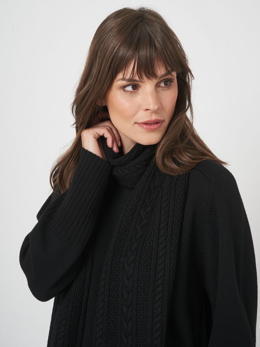 Cable knit scarf in soft merino wool image number 5