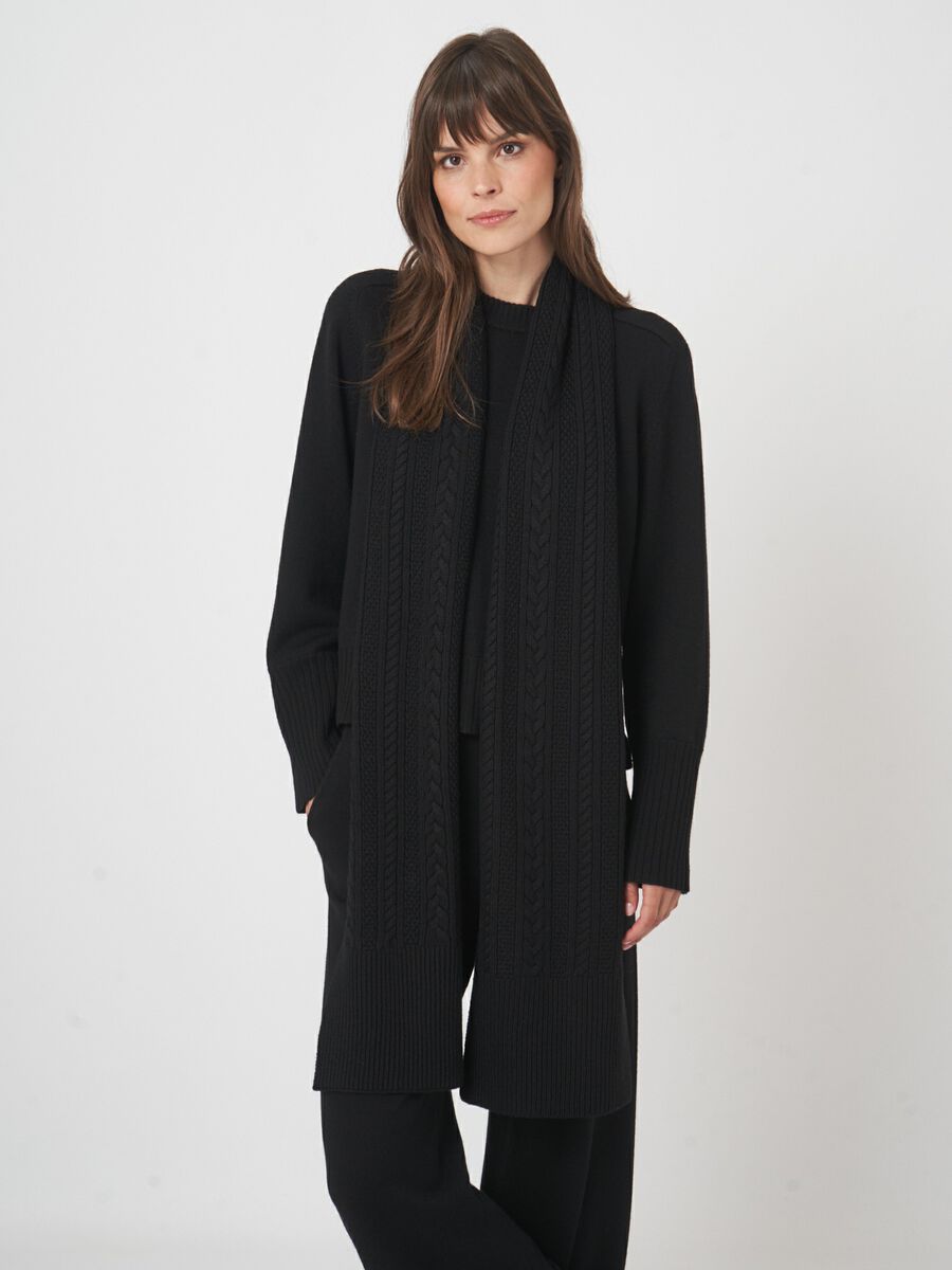 Cable knit scarf in soft merino wool image number 6