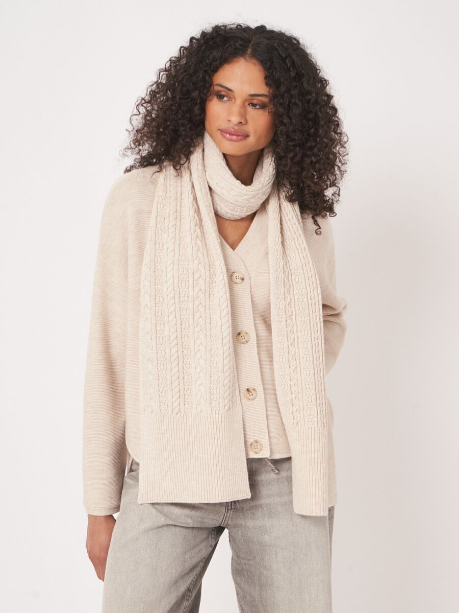 Cable knit scarf in soft merino wool image number 2