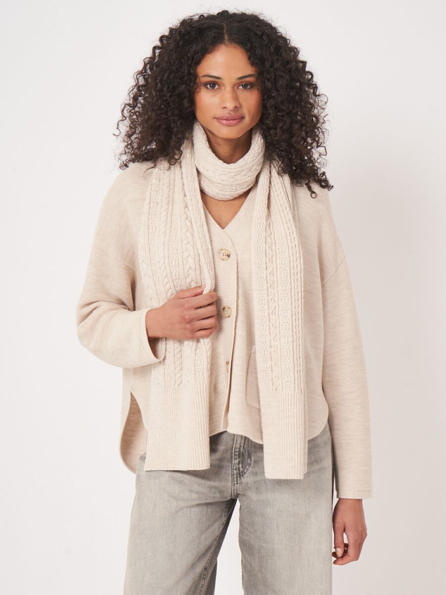 Cable knit scarf in soft merino wool image number 5