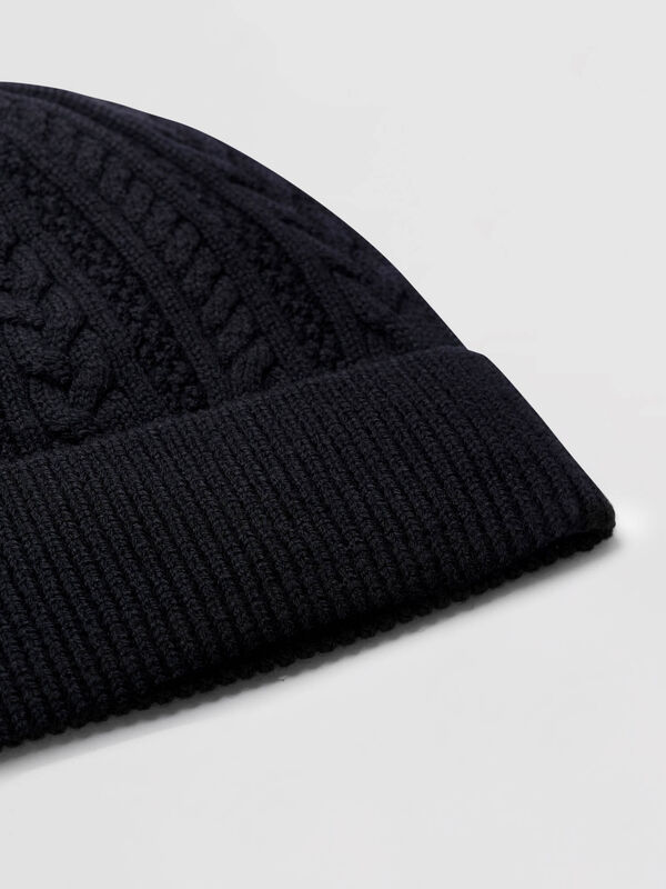 Warme kabelmuts van merinowol image number 1