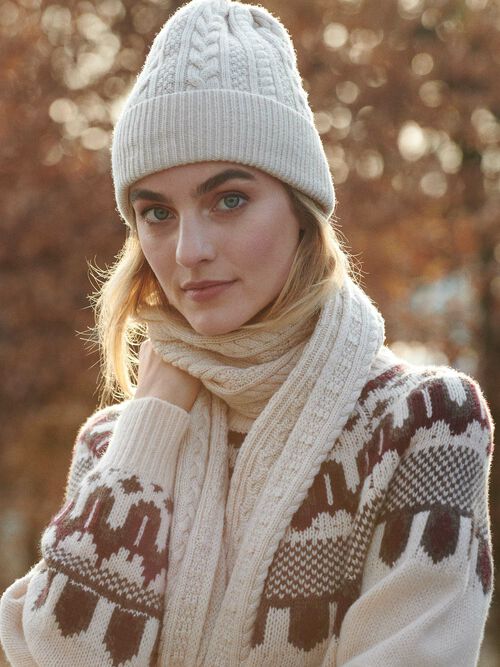 Warme kabelmuts van merinowol