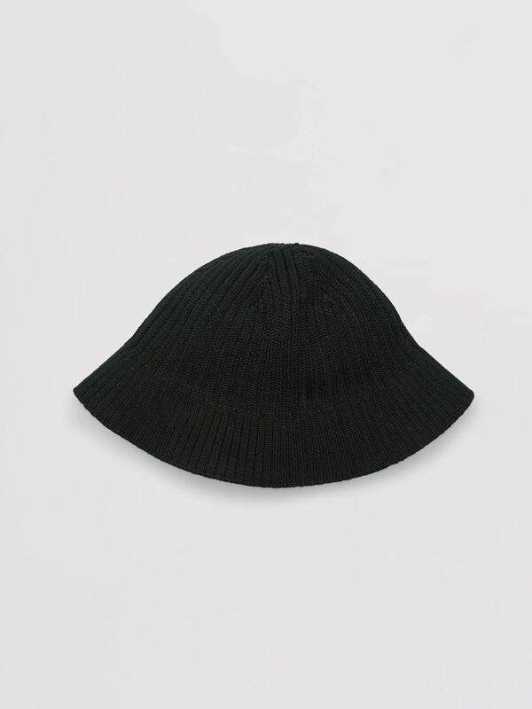 Ibgebreide muts van gevilte wol - exclusief design image number 2