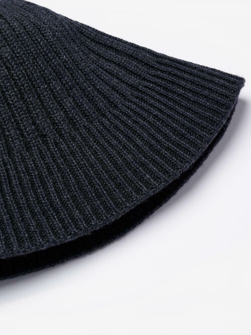 Gerippte Mütze aus Walkwolle