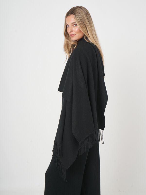 Oversized-Wickelstola aus Bio-Kaschmir mit Fransensaum image number 2