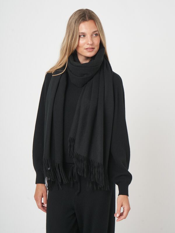 Oversized-Wickelstola aus Bio-Kaschmir mit Fransensaum image number 3