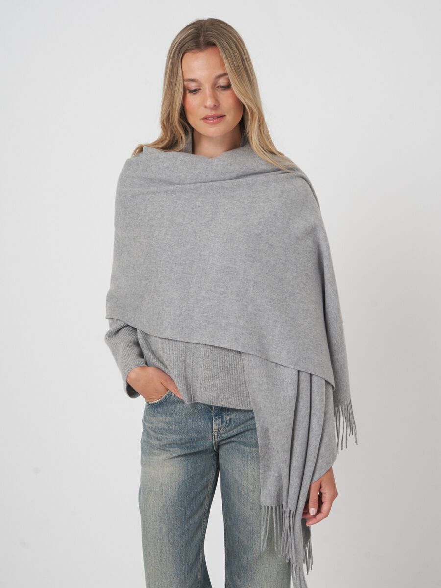 Oversized woven cashmere wrap with fringes image number 2