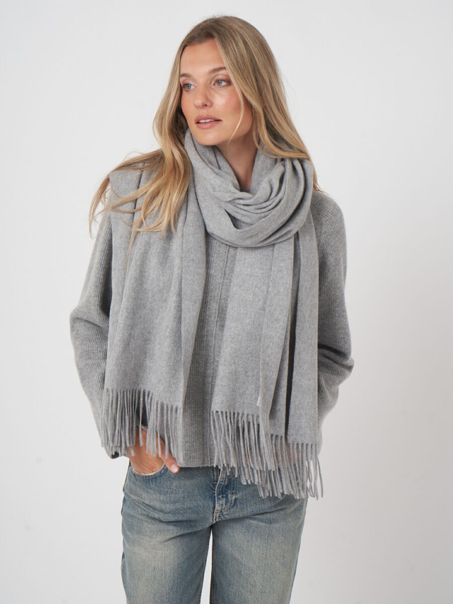 Oversized woven cashmere wrap with fringes image number 5