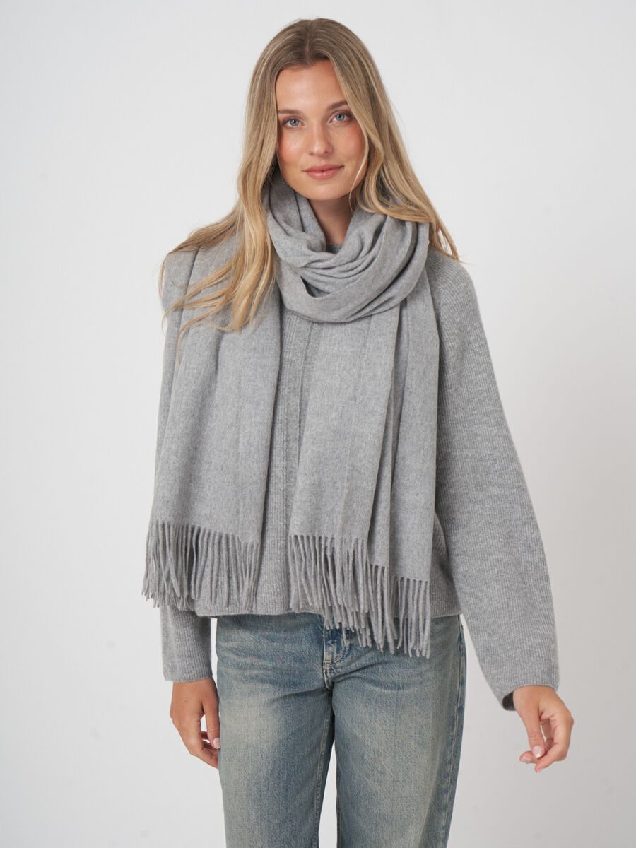 Oversized woven cashmere wrap with fringes image number 6