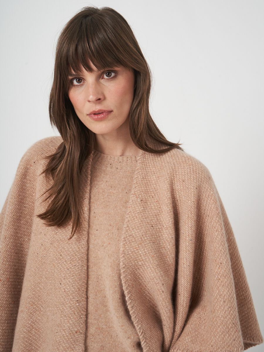 Tweed poncho van cashmere met franjes image number 2