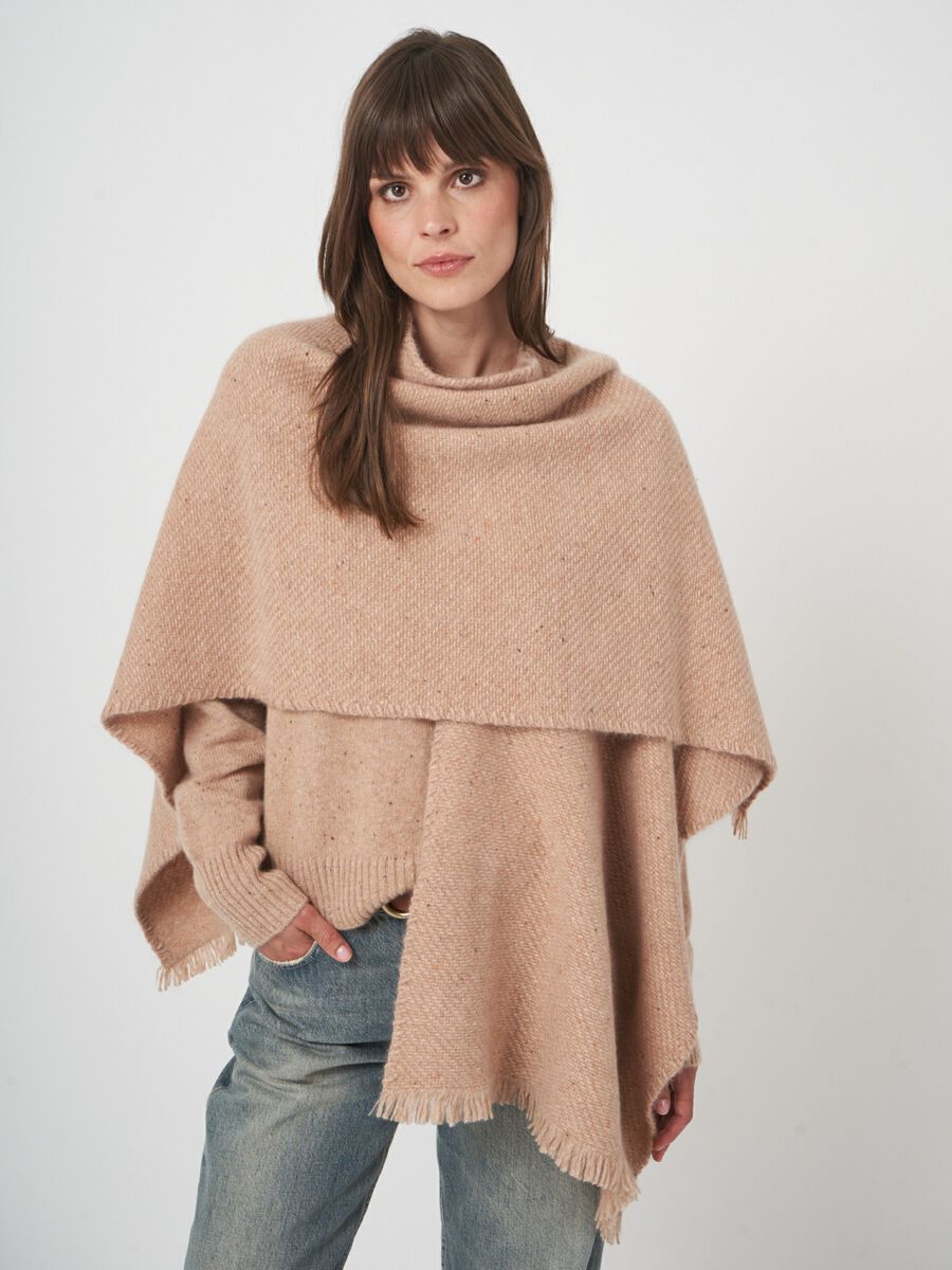 Tweed poncho van cashmere met franjes image number 3