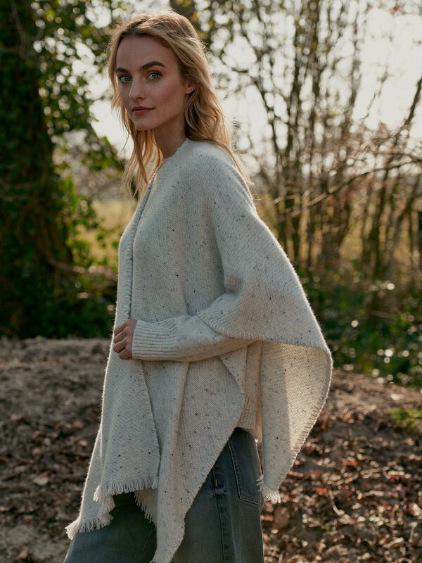 Casual tweed cashmere poncho with fringes image number 0