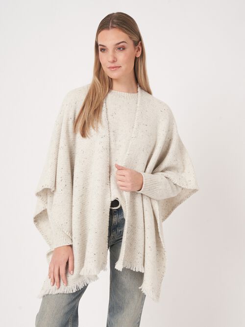 Tweed poncho van cashmere met franjes