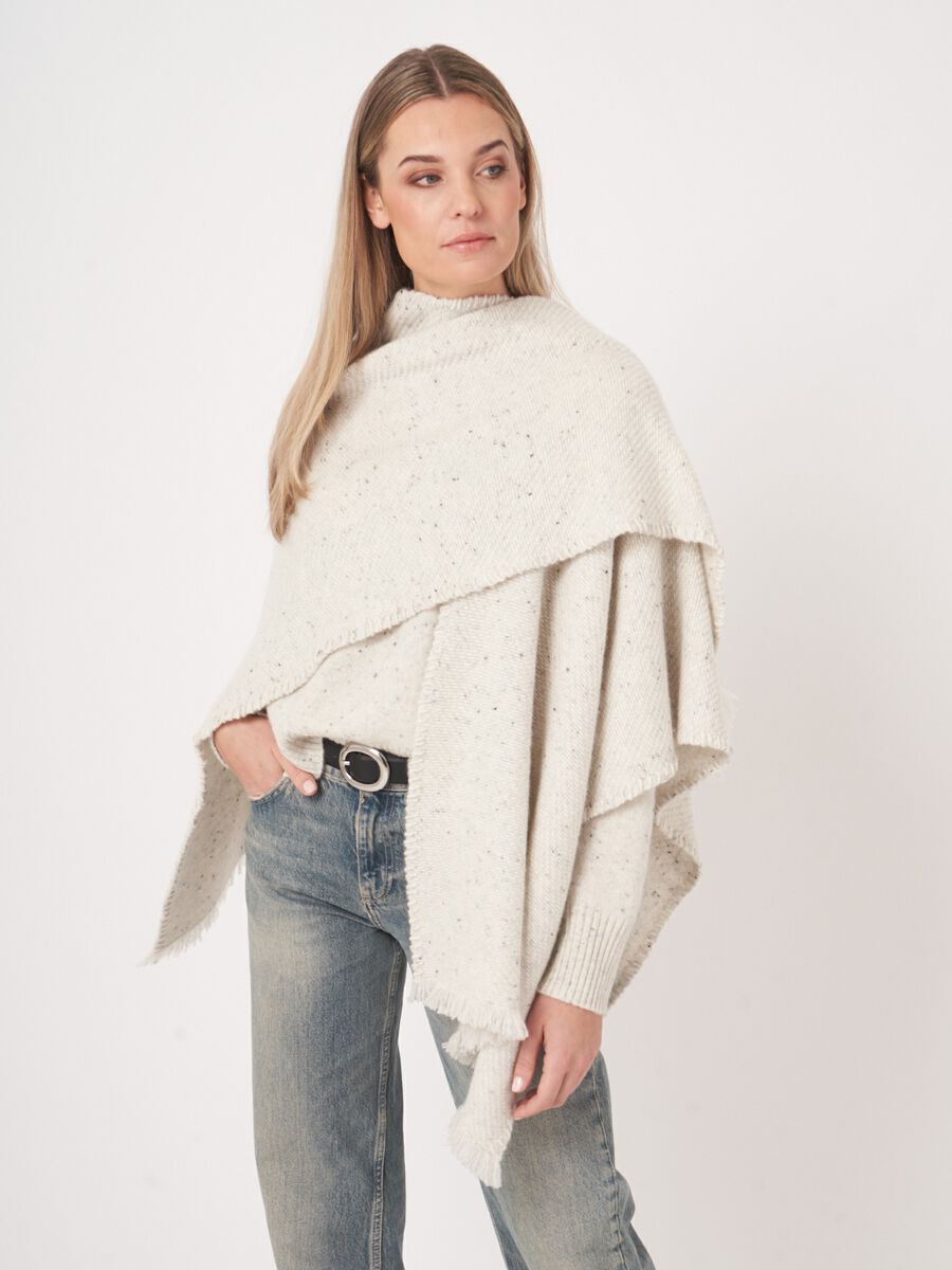 Tweed poncho van cashmere met franjes image number 5